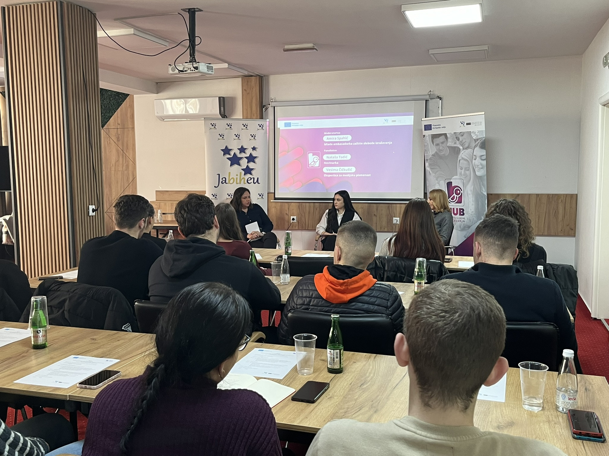 Mladi u borbi protiv dezinformacija: Strategije za očuvanje slobode izražavanja u digitalnom dobu